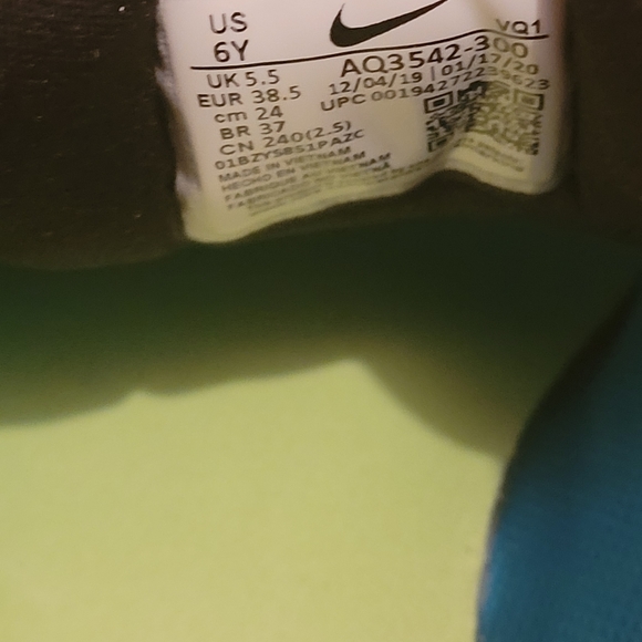 Nike Size 6 Ladies or kids 6Y - Picture 9 of 10